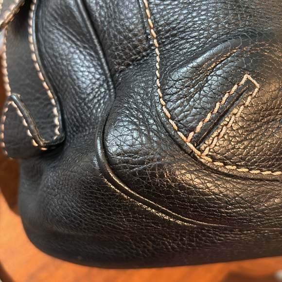 Marc Jacobs  shoulder bag  pebbled leather black  Taupe stitching Great hardware - Picture 15 of 17